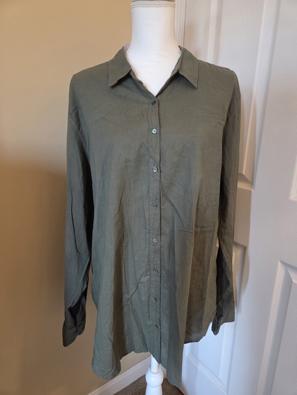 Xirena Beau Olive Green Cotton Button Down Boyfriend Style Shirt